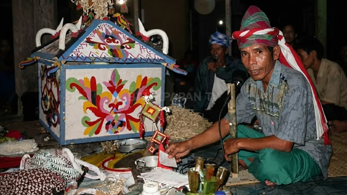 Upacara Adat Kwangkay Dayak Benuaq melestarikan penghormatan leluhur, memperkuat identitas budaya Kalimantan Timur bersama masyarakat (BTV/AI)
