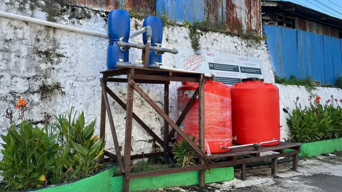 Contoh tangki penampungan air hujan pada bangunan sebagai bagian penerapan Perda Pemanenan Air Hujan.