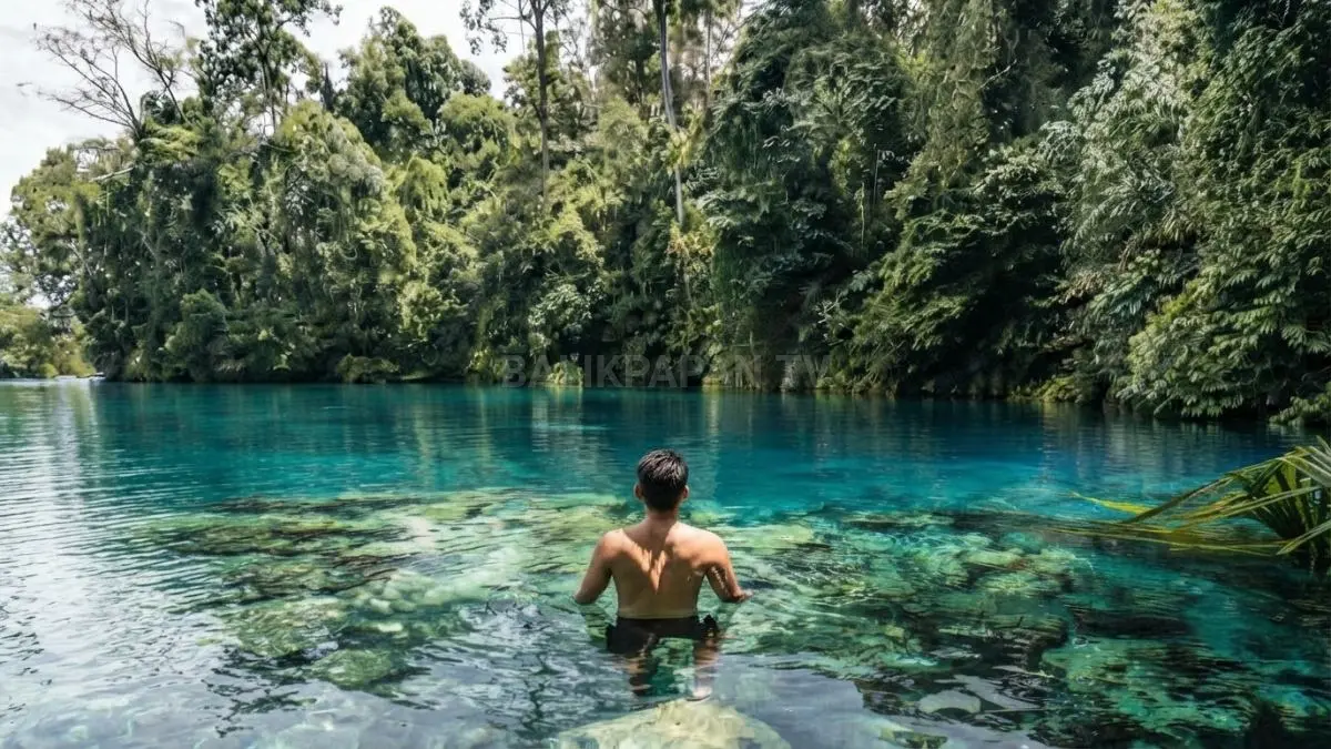 Danau Labuan Cermin Berau menawarkan air sebening kaca dengan panorama alam memukau dan pengalaman berperahu unik. (BTV/AI)
