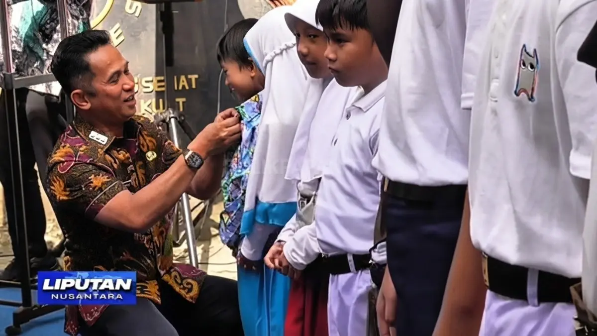 Pemerintah Kota Balikpapan menjalankan program seragam sekolah gratis dan peningkatan kompetensi guru untuk pemerataan pendidikan. (BTV/AI)