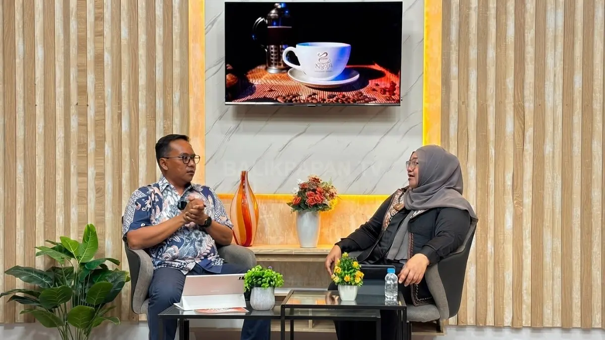 Suasana program NGOPI Balikpapantv_Official membahas strategi pengelolaan air hujan bersama DLH Kota Balikpapan.