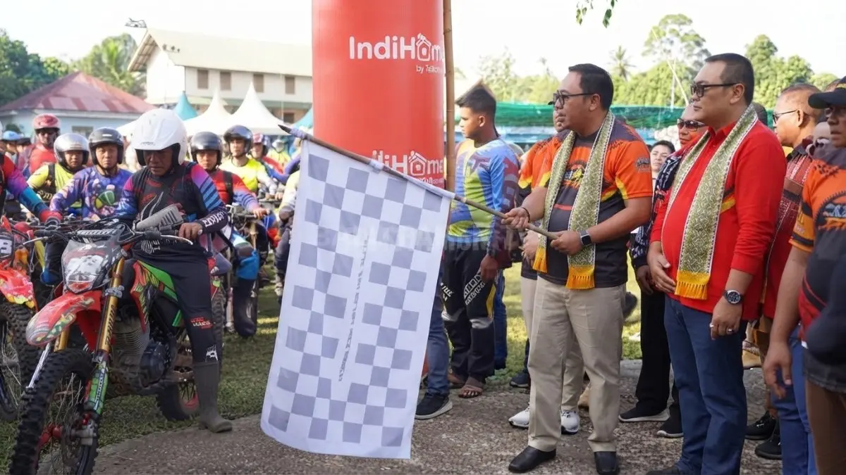 Komunitas motor trail mengikuti Jelajah Alam Melapeh Series 6 melintasi panorama alam Kutai Barat.