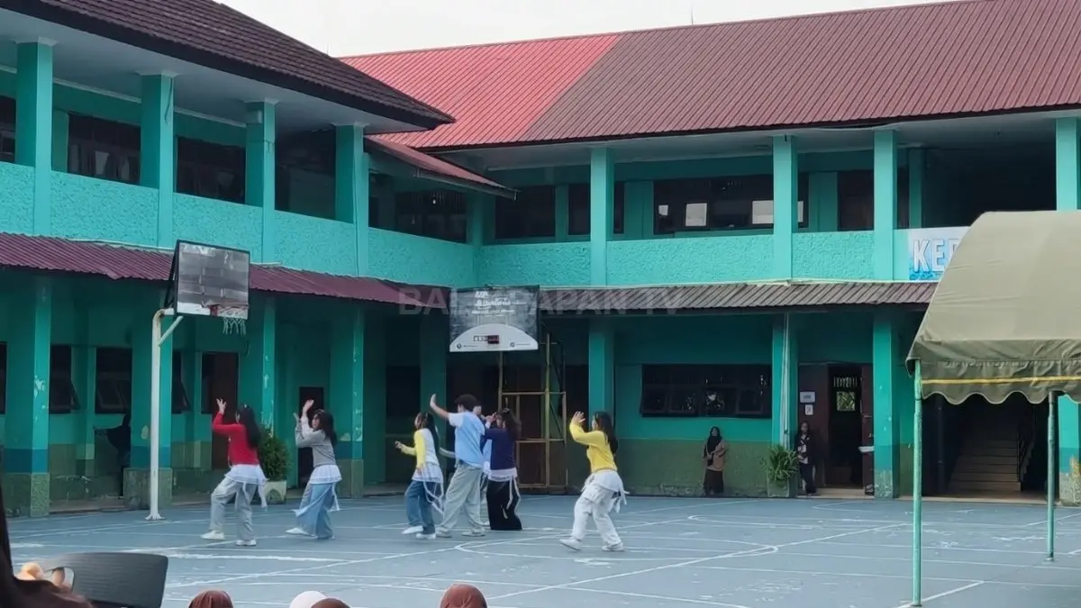 Parade Ekstrakurikuler menghadirkan penampilan Dance sebagai salah satu pilihan organisasi yang mendukung kreativitas dan bakat siswa sejak awal tahun ajaran. (BTV/AI)