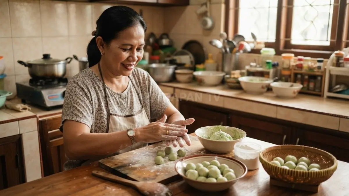 Proses pembuatan bola-bola tepung ketan untuk Hintalu Karuang menggunakan bahan tradisional sederhana. (BTV/AI)