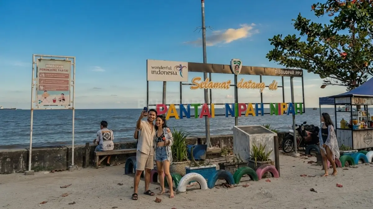 Aktivitas di Pantai Sipakario PPU di tengah polemik status lahan destinasi wisata.