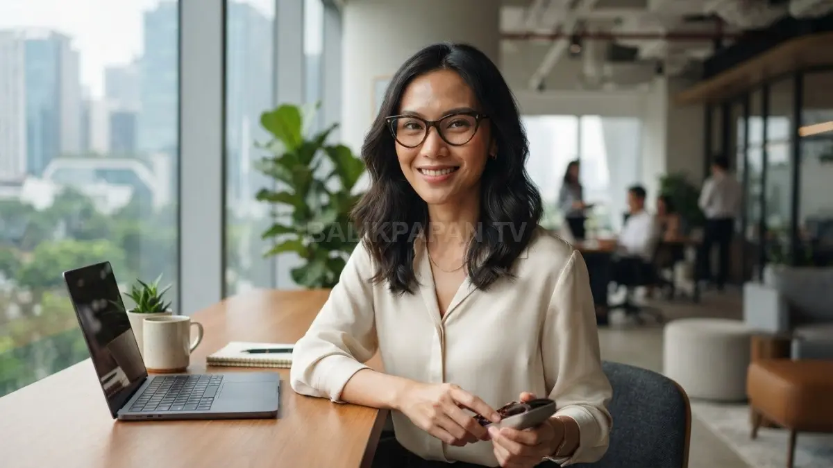 Kacamata frame oval dan cat-eye memperindah wajah diamond dengan tampilan seimbang, elegan, serta nyaman digunakan (BTV/AI)
