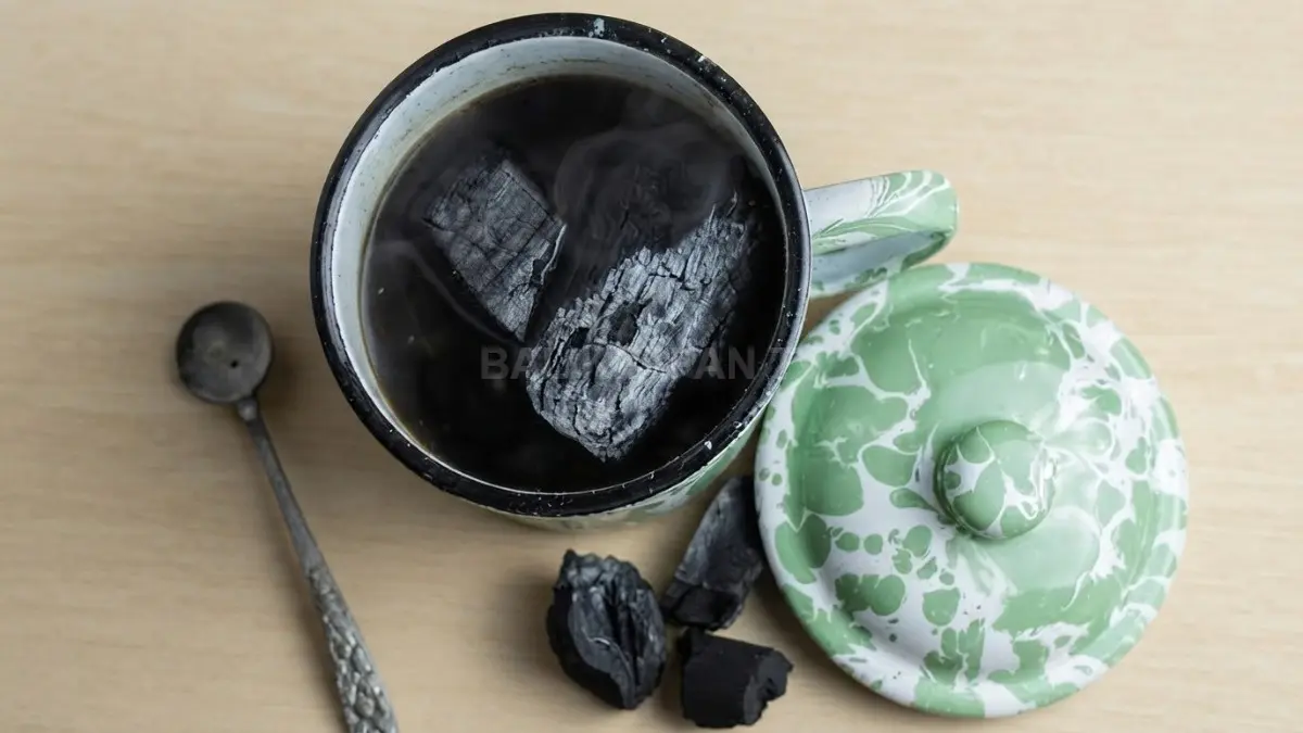 Keunikan Kopi Joss tidak lepas dari pasokan arang kayu berkualitas yang berasal dari Kalimantan. (BTV/AI)