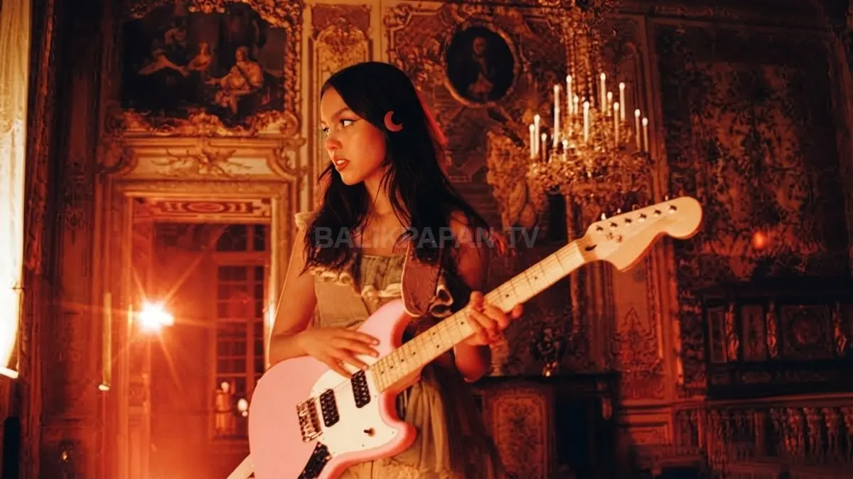 Lagu Drop Dead Olivia Rodrigo menggambarkan emosi cinta pertama, harapan, dan gejolak perasaan romantis mendalam (BTV/AI)
