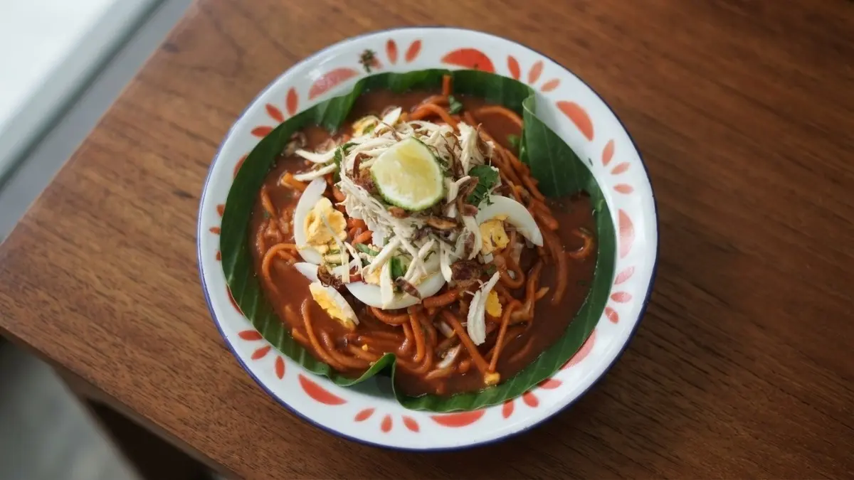 Semangkuk Mi Bancir khas Banjar memadukan kuah dan goreng bercita rasa tradisional menggugah selera khas. (BTV/AI)