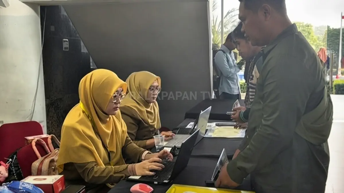 Disnaker Balikpapan mengevaluasi pelaksanaan job fair guna meningkatkan penyerapan tenaga kerja lokal sesuai kebutuhan industri. (BTV/AI)