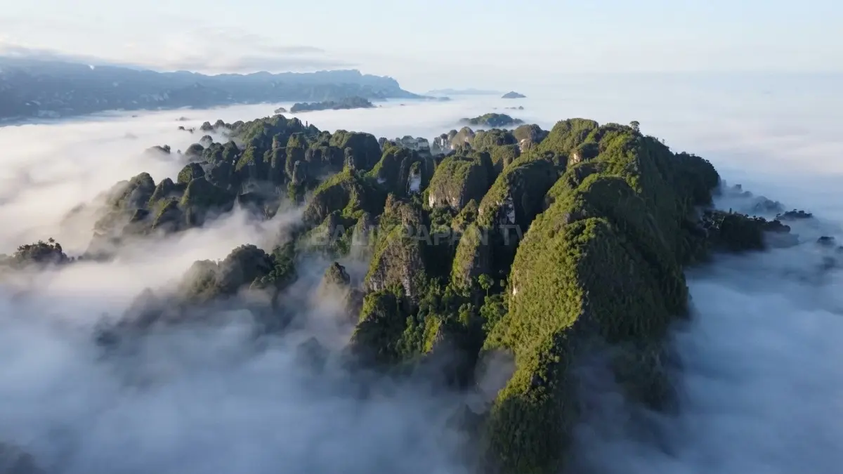Keindahan pemandangan Danau Tebo dari atas menyajikan panorama alam memukau yang sangat memanjakan mata. (BTV/Ai)