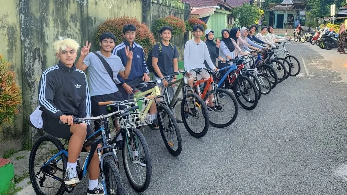 Tren gowes Gen Z semakin digemari sebagai gaya hidup sehat sekaligus memperluas pertemanan urban kreatif. (DOK. PUTRA MALINAU/KP)