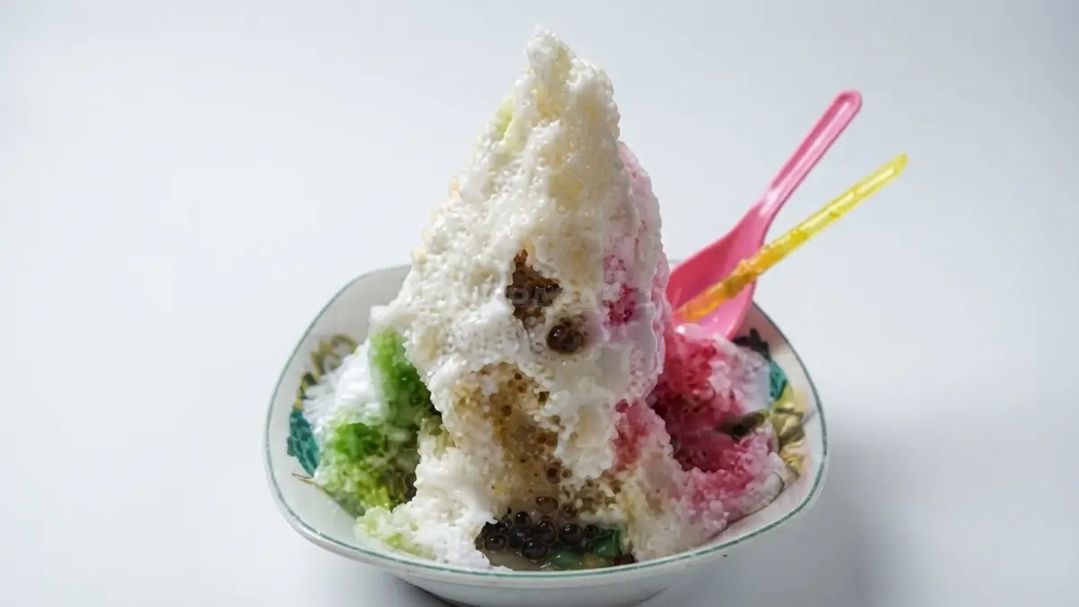 Es Gunung menghadirkan kesegaran minuman tradisional dengan isian beragam dan cita rasa khas yang menggugah selera. (BTV/Ai)
