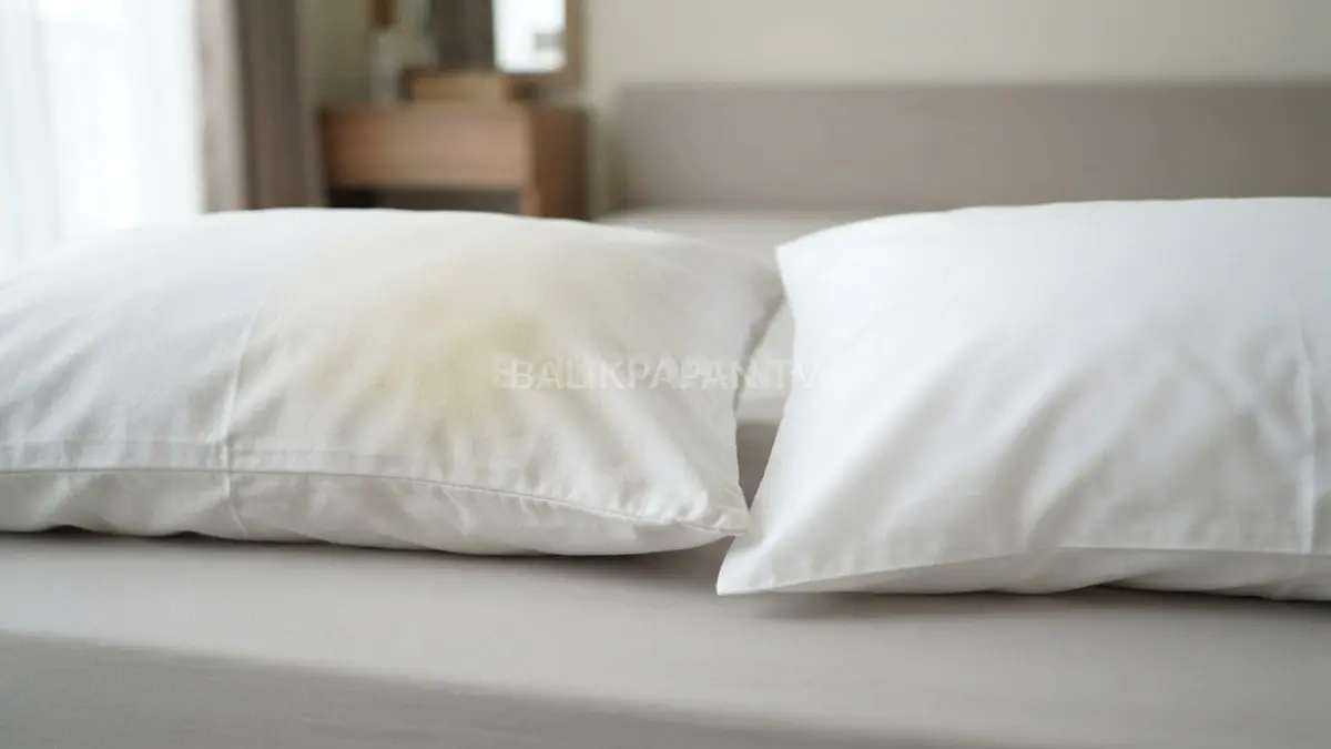 Noda kekuningan pada sarung bantal menjadi tanda penumpukan minyak, keringat, dan residu perawatan kulit. (BTV/Ai)

