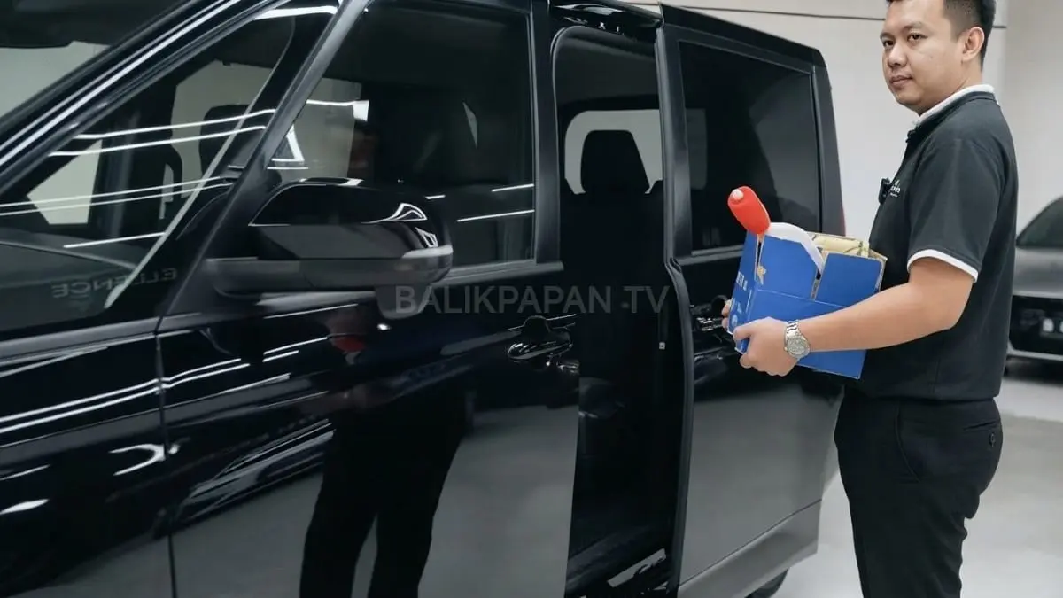 Suzuki Landy menawarkan performa responsif, kabin lapang, captain seat nyaman, serta pintu geser elektrik praktis sehari-hari. [BTV:AI]