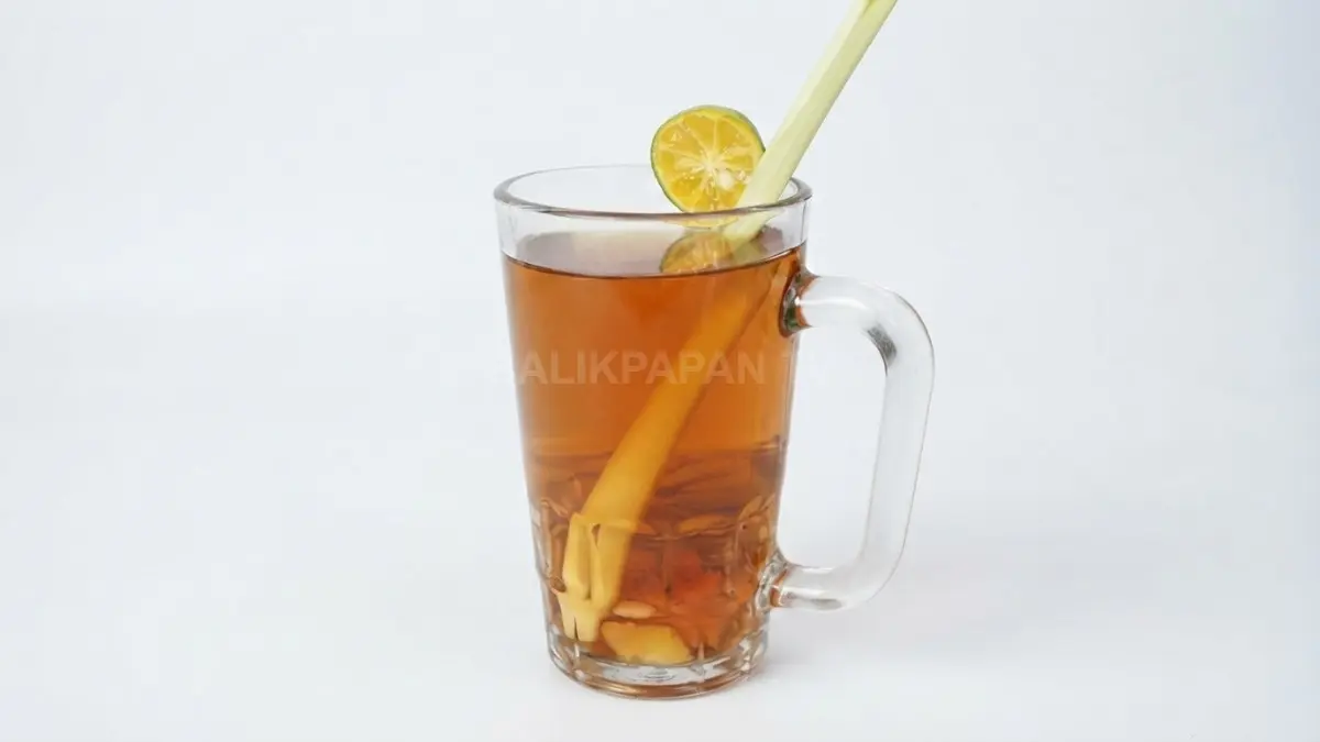 Teh Serai Etam menghadirkan minuman tradisional hangat dengan aroma serai khas dan cita rasa yang menenangkan. (BTV/Ai)
