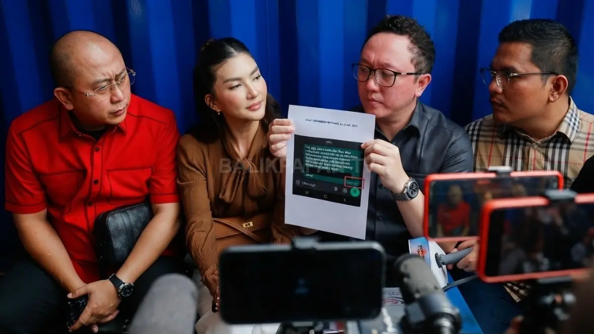 Konflik komunikasi Ruben Onsu dan Sarwendah mencuat terkait nomor kontak, pesan, serta informasi pindah rumah (BTV/AI)
