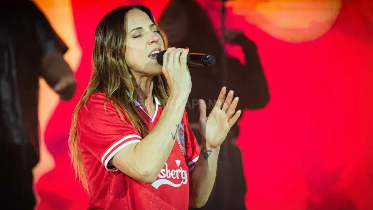 Melanie C tampil di atas panggung saat membawakan lagu dalam konser sebagai penyanyi solo setelah era Spice Girls. (BTV/AI)