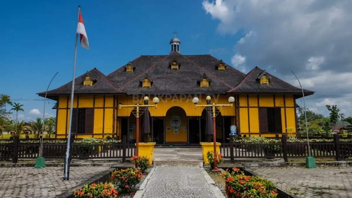 Museum Bati Wakal menyimpan warisan Kesultanan Gunung Tabur, memperkenalkan sejarah dan budaya Berau kepada wisatawan. (BTV/AI)