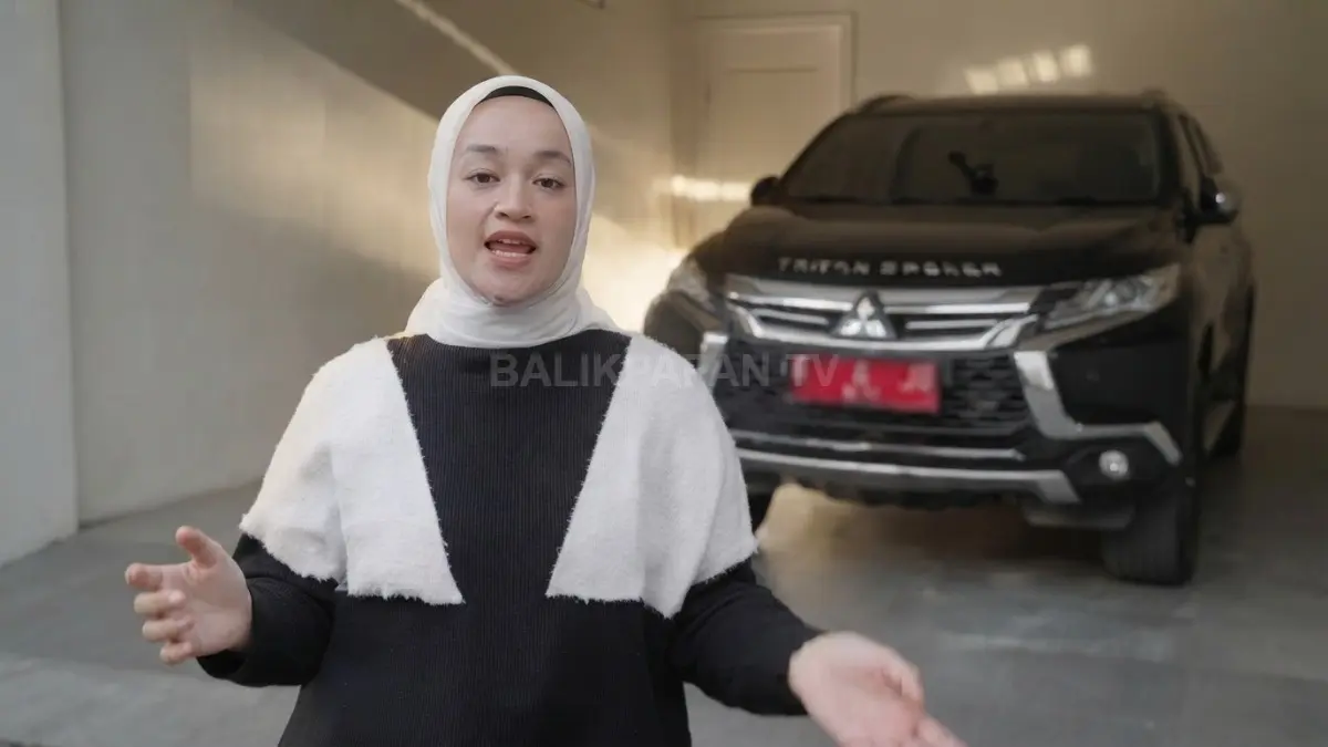 Potret suasana yang menggambarkan fenomena flexing di media sosial.