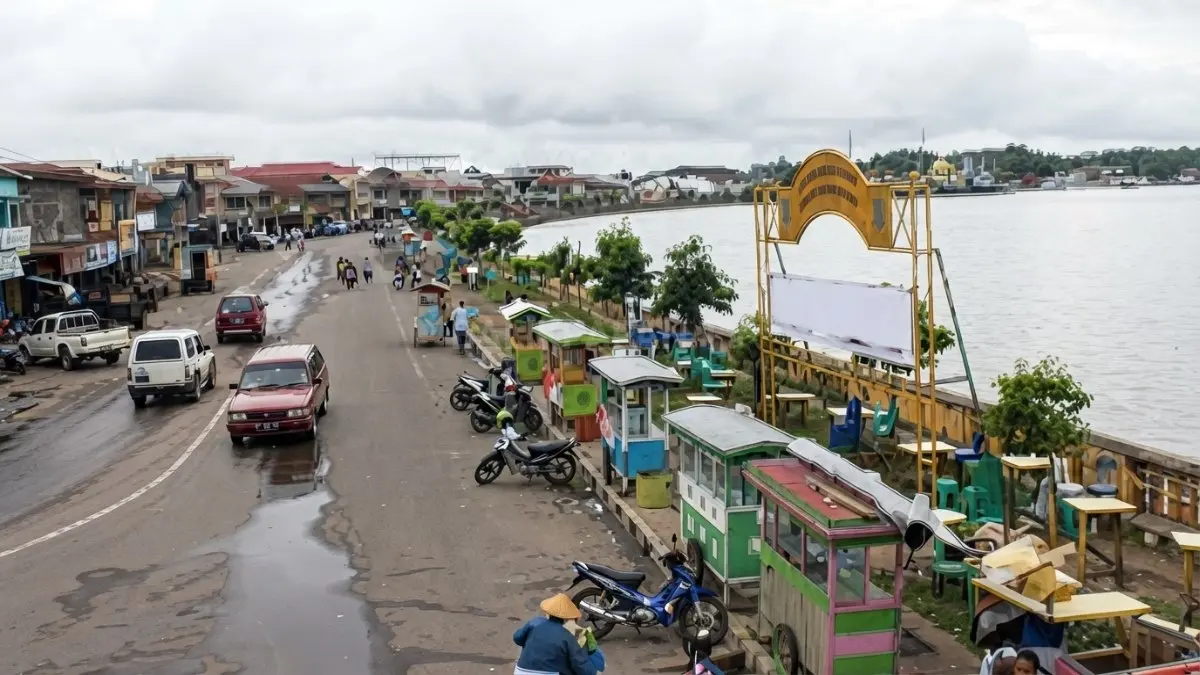 Suasana Tepian Sungai Segah menampilkan kehidupan masyarakat Berau, kuliner lokal, dan aktivitas ekonomi yang dinamis. (BTV/AI)