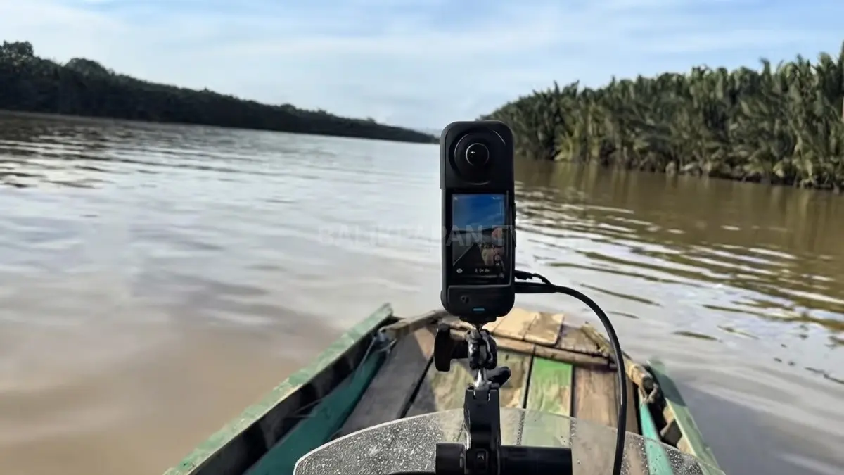 Touring sepeda motor Samarinda menuju Berau menghadirkan perjalanan menawan melewati panorama alam Kalimantan Timur yang memukau. (BTV/AI)