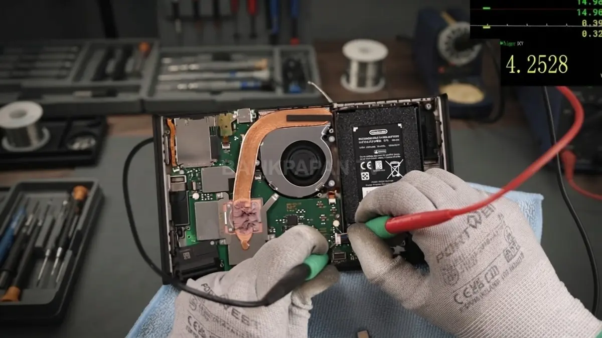 Analisis servis perangkat elektronik bekas mengungkap risiko kerusakan intermiten pada sirkuit manajemen daya konsol. (BTV/AI)