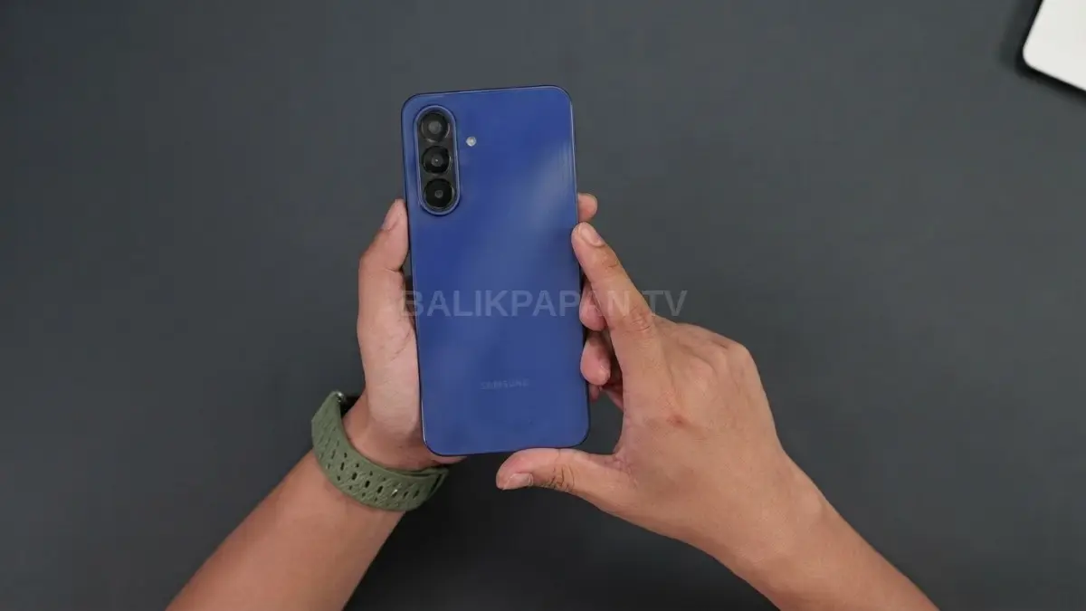 Desain baru Samsung Galaxy A27 hadir dengan punch-hole modern, microSD tetap tersedia, tampil premium elegan. [BTV:AI]