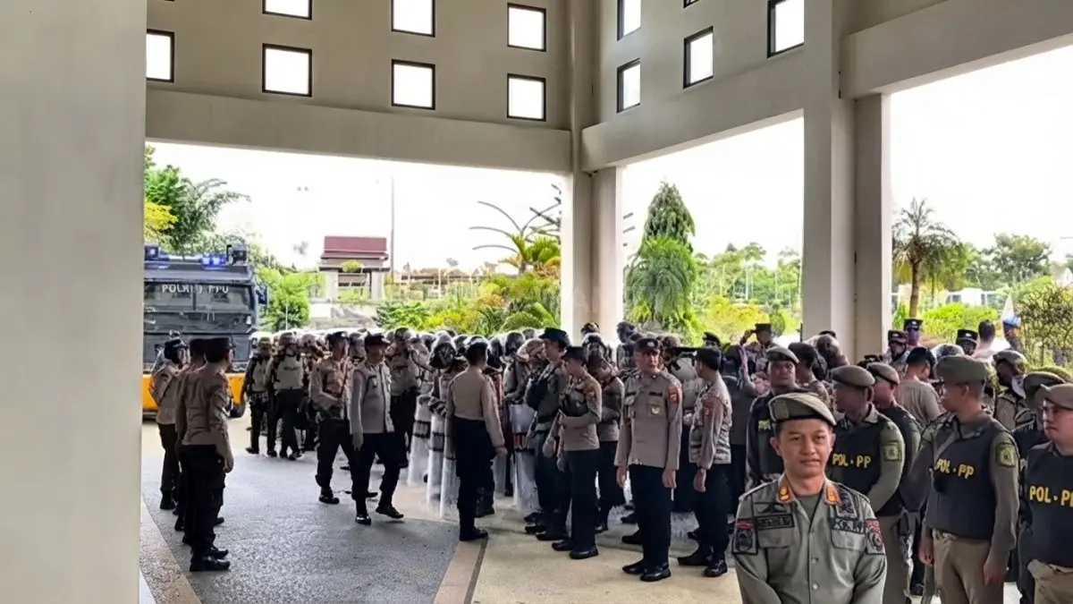 Kesbangpol PPU menyalurkan dana hibah organisasi kemasyarakatan secara transparan guna mendukung pemberdayaan dan pembangunan daerah. (BTV/AI)