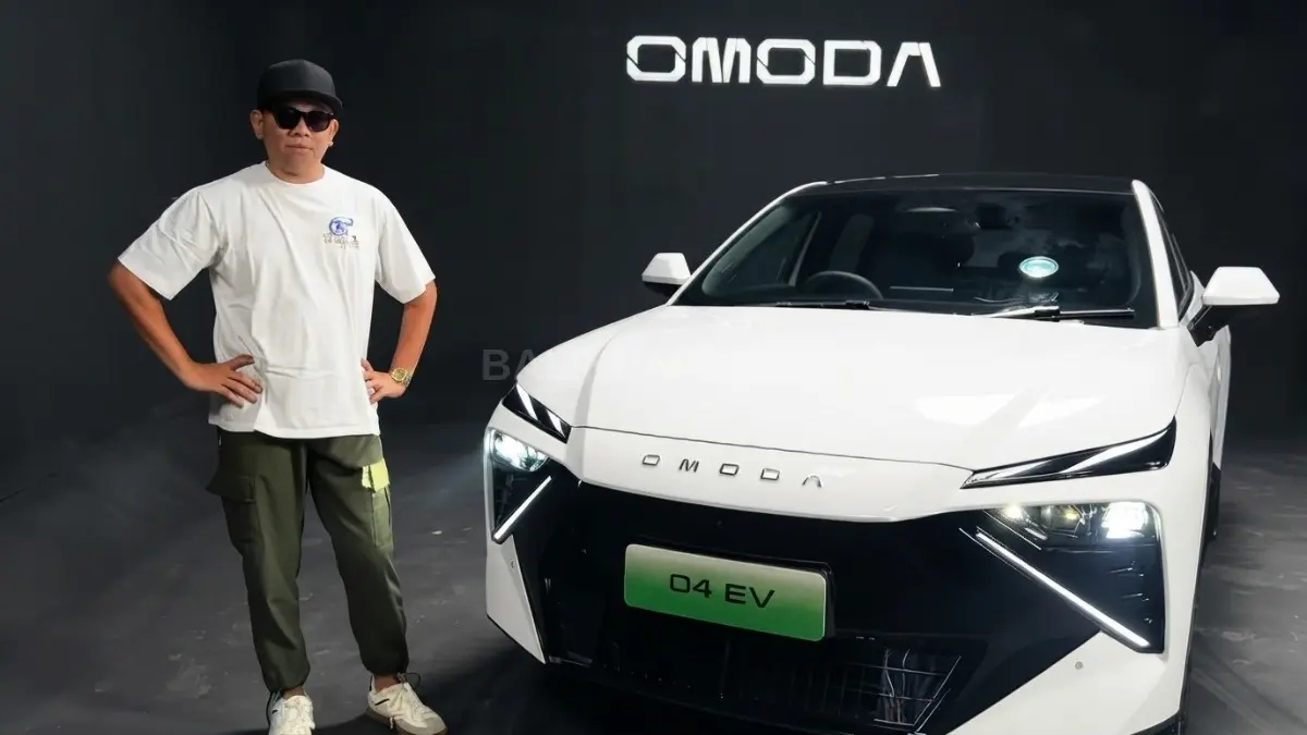 OMODA O4 EV tampil futuristik dengan teknologi AI dan fitur modern, menghadirkan pengalaman berkendara listrik inovatif maksimal. [BTV:AI]