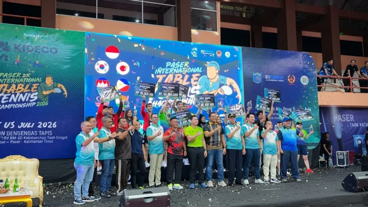 Penari tradisional memeriahkan penutupan Pentas Seni Budaya Kutai Barat memperkuat pelestarian budaya daerah berkelanjutan (DOK. SUNARDI/KP)