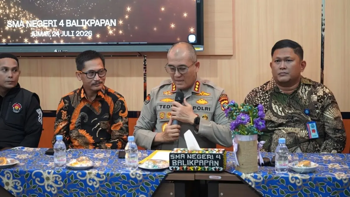 Sosialisasi Polda Kaltim dan BNN kepada ratusan pelajar SMAN 4 Balikpapan mengenai bahaya narkoba dan vape etomidate.