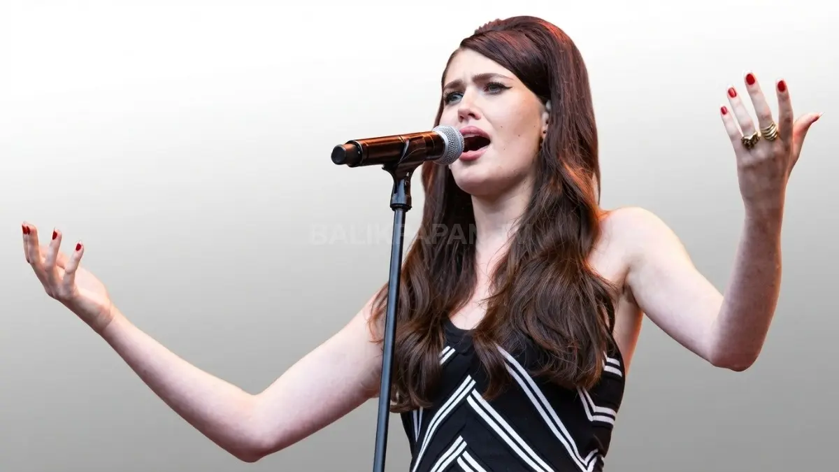 Album debut Sienna Spiro memadukan soul dan pop simfonik dalam kisah emosional tentang cinta dan harapan. (BTV/Ai)