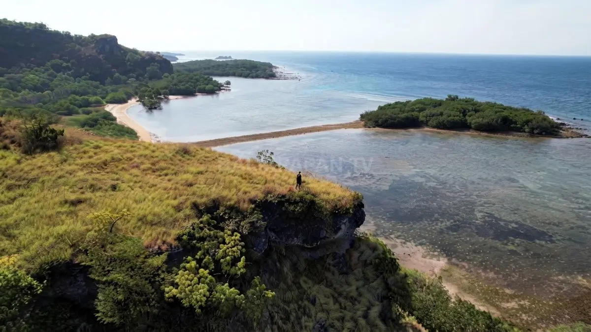 Pemandangan aliran Sungai Baluran dari atas memperlihatkan pesona lekukan alam yang sangat memukau. (BTV/Ai)