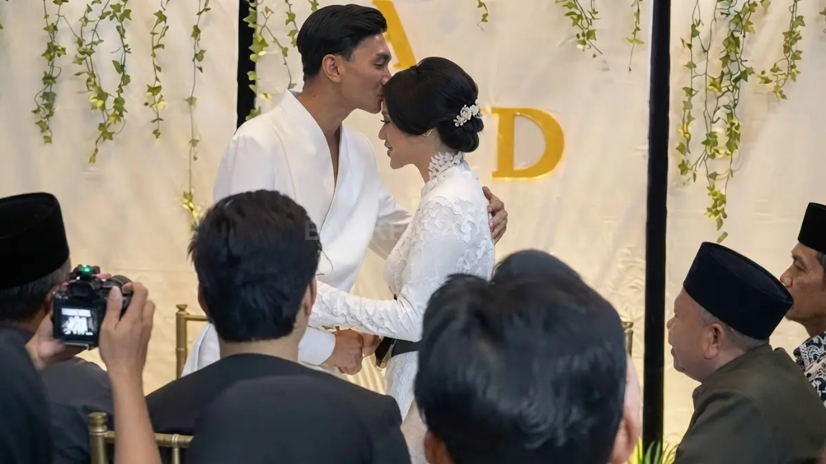 Suasana akad nikah sederhana Anji dan Dena Desy yang hanya dihadiri keluarga serta kerabat terdekat. (BTV/AI)