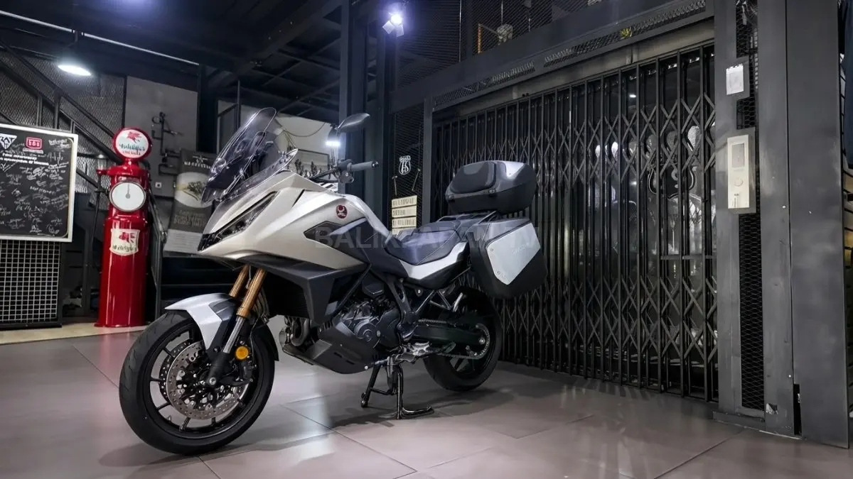 Tampilan depan Honda NT1100 dengan windscreen tinggi dan lampu LED proyektor. (BTV/AI)