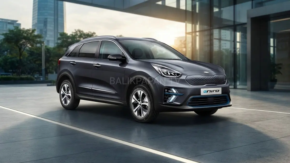 tampilan depan Kia e-Niro Mk1 yang terparkir rapi di area perkotaan.(BTV/AI) 