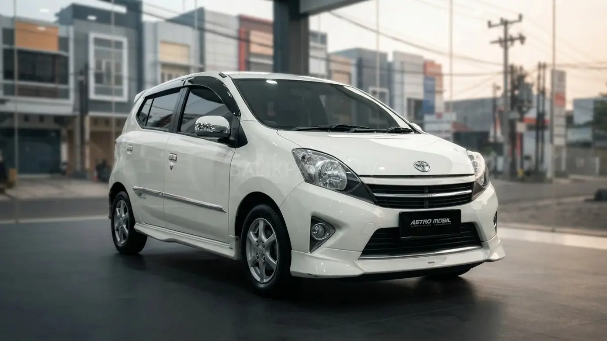 Tampilan depan Toyota Agya TRD S 2014 warna putih. (BTV/AI) 
