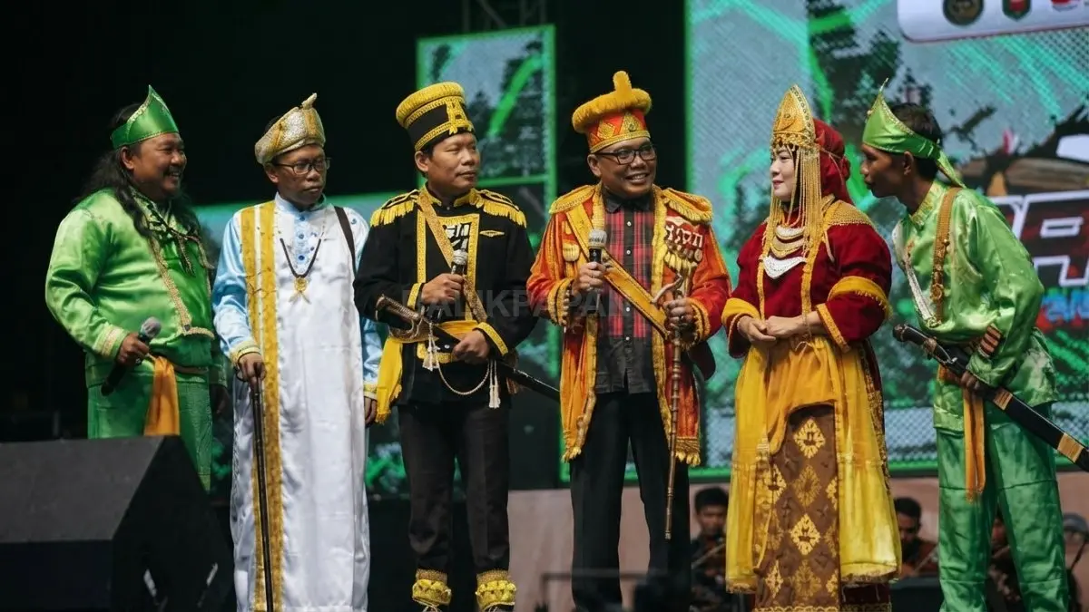 Penampilan Sandiwara Mamanda dalam festival budaya di Samarinda yang berhasil lolos penetapan Warisan Budaya Tak Benda nasional. (BTV/AI)