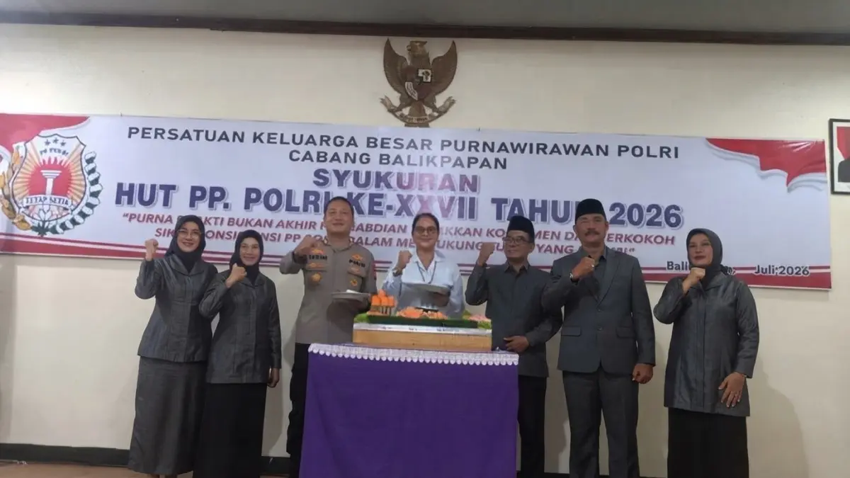 Suasana foto bersama keluarga besar PP Polri usai peringatan HUT ke-27 di Balikpapan.