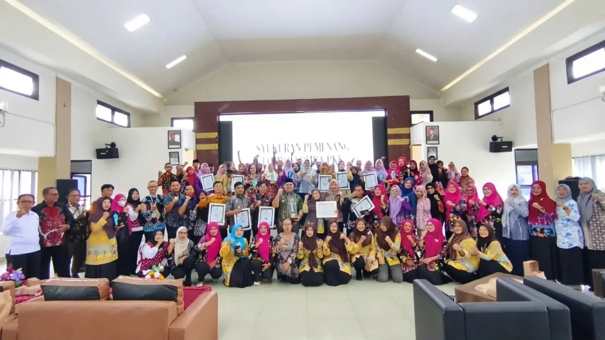 Kader TP PKK Balikpapan Selatan mempertahankan juara umum sambil memperluas sosialisasi Identitas Kependudukan Digital bersama warga. (DOK. LUPUS/KP)