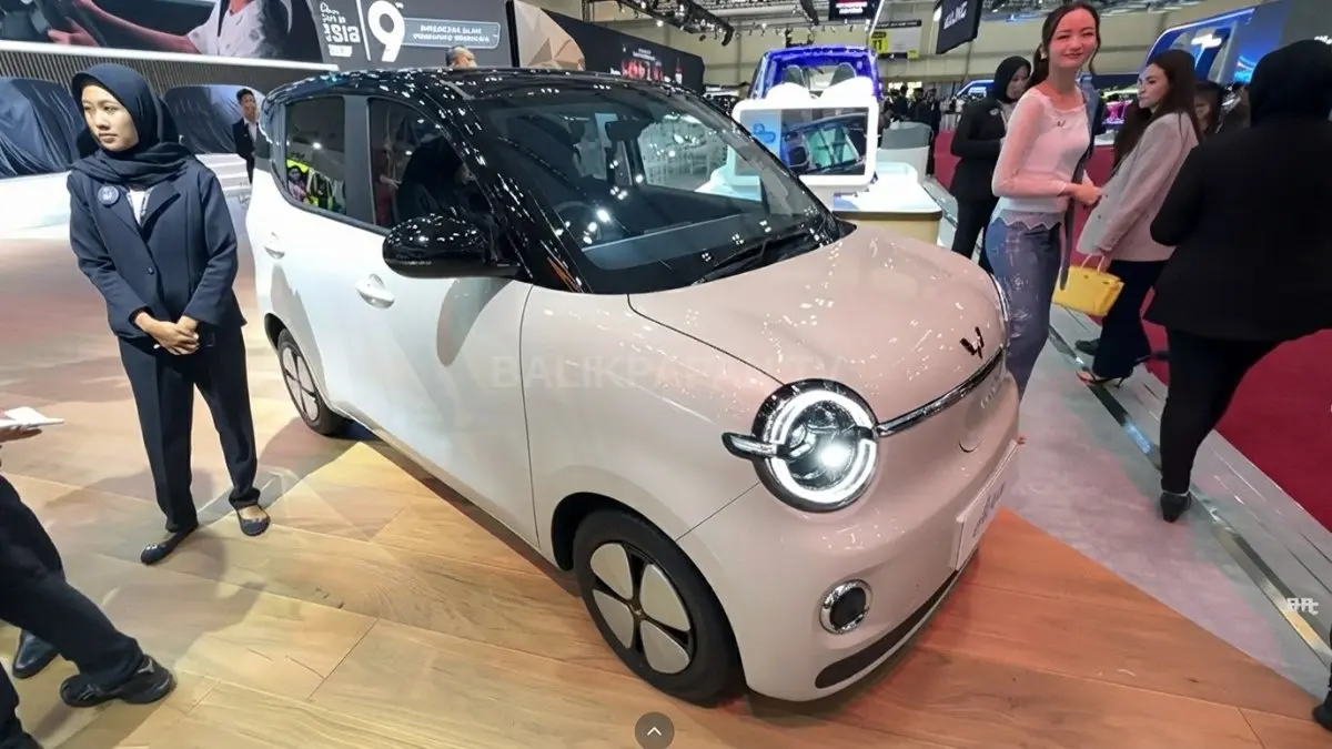 Wuling Aira EV tampil modern di GIIAS 2026 dengan empat pintu dan fitur pengisian cepat terbaru. [BTV:AI]