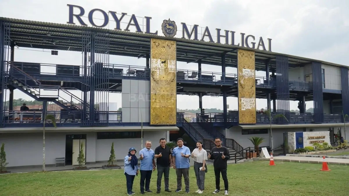 General Manager Royal Mahligai Group bersama Direksi Kaltim Post saat membahas kolaborasi pengembangan sport tourism di Balikpapan.