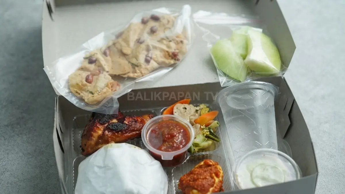 Kualitas bahan segar dan pelayanan ramah menjadi kunci keberhasilan UMKM catering rumahan mempertahankan kepercayaan pelanggan setia. (BTV/AI)