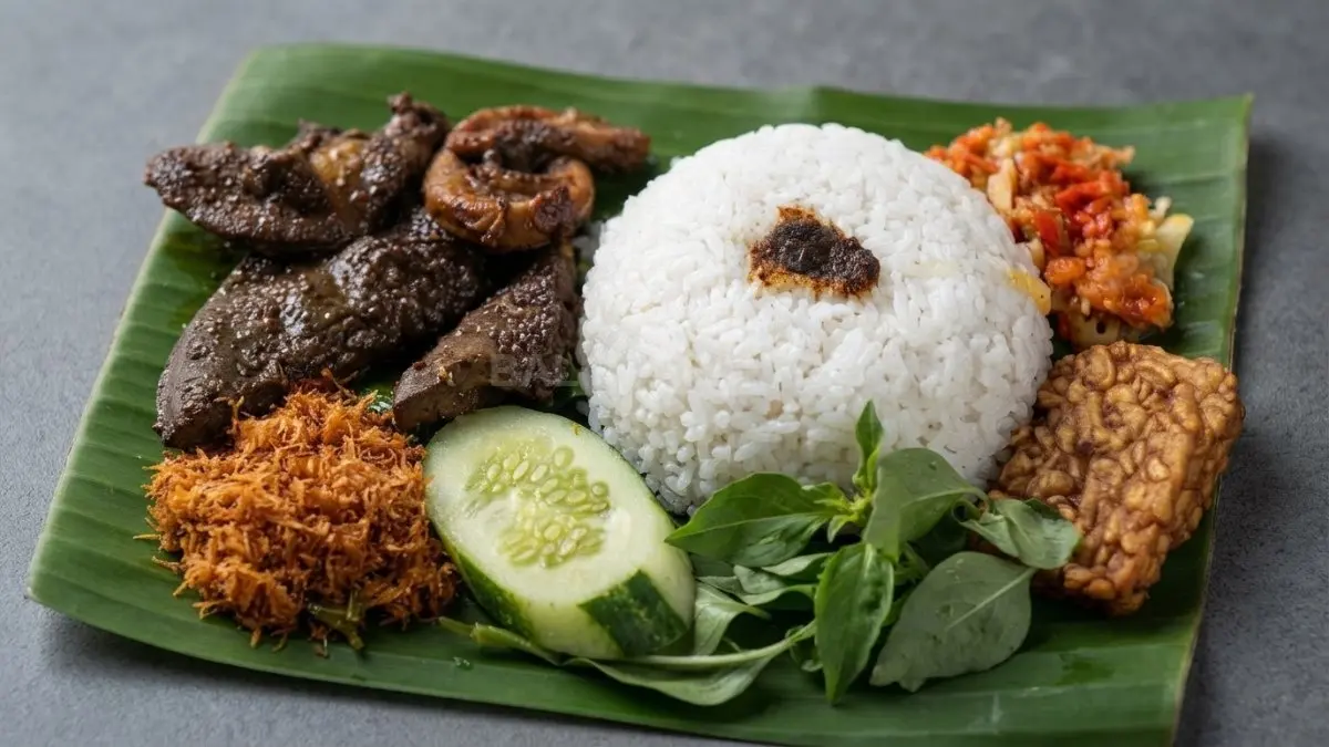 Pilihan menu lain seperti Nasi Jeroan Madura TangDepor melengkapi sajian autentik bercita rasa khas Madura (BTV/AI)