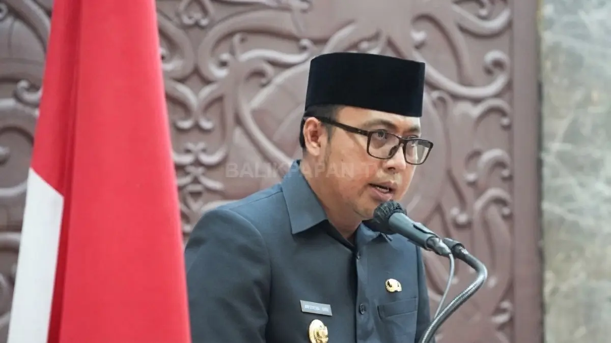 Bupati Frederick Edwin memimpin percepatan pembangunan daerah melalui koordinasi lintas perangkat demi pelayanan masyarakat optimal. (DOK. IST/KP)