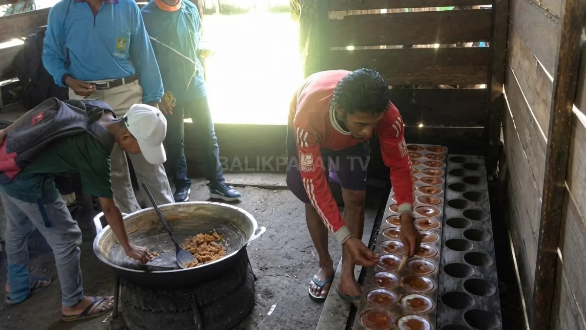 Perajin Gula Gait mempertahankan teknik pembuatan turun-temurun sebagai bagian dari warisan kuliner Kalimantan Timur. (BTV/AI)