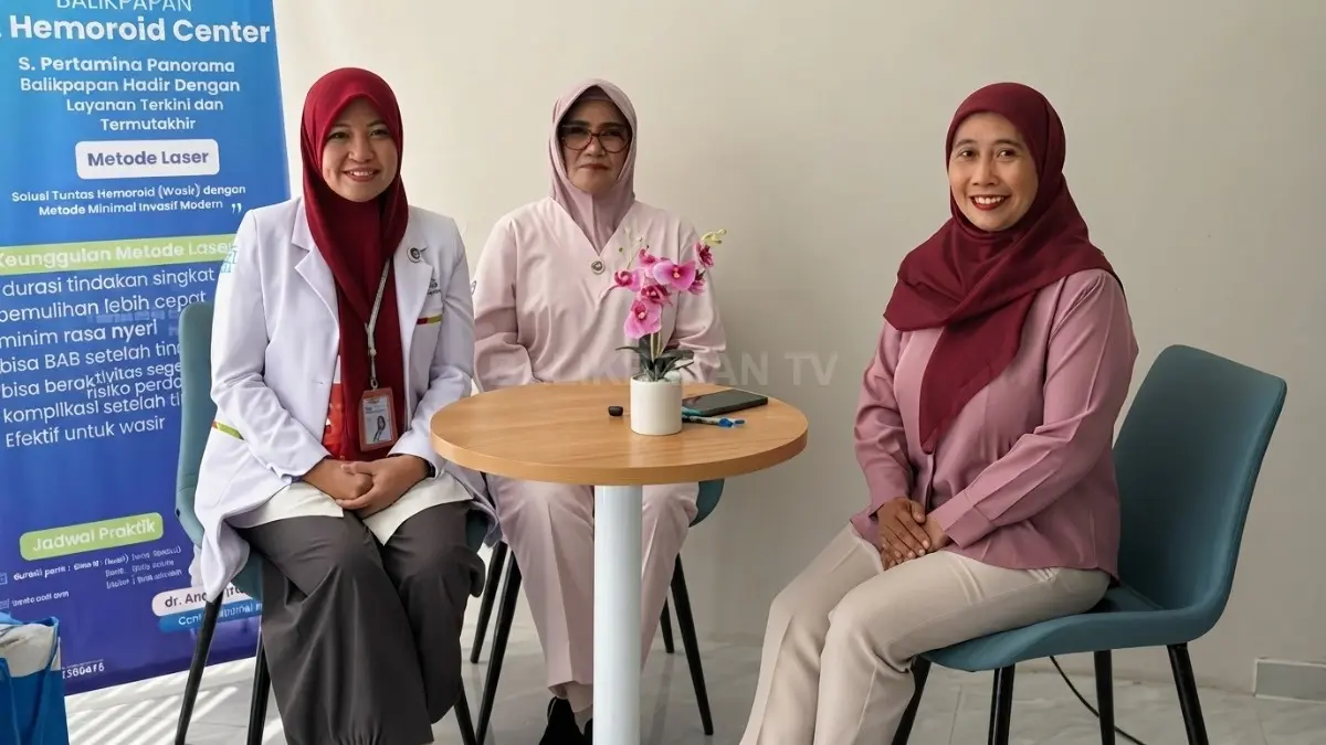 Dokter Naeny Fajriah dan Ervina Rustianty membahas Merdeka Sehat Fest 2026 di Radio KPFM Balikpapan (DOK. Romdani/KP)
