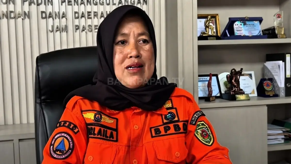 Kepala BPBD PPU Nurlaila menyampaikan hasil pemeriksaan titik panas menunjukkan adanya pembakaran lahan warga. (Sumber: YouTube Balikpapan TV)