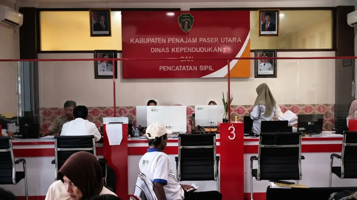 Disdukcapil PPU menargetkan layanan administrasi kependudukan hadir di seluruh kecamatan mulai tahun 2027. (Sumber: YouTube Balikpapan TV)